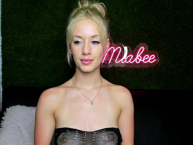 MiaBeeX live cam on BongaCams
