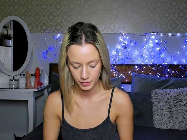 MiaBeeX live cam on BongaCams