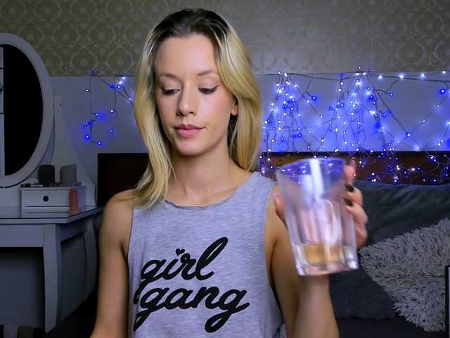 MiaBeeX live cam on BongaCams