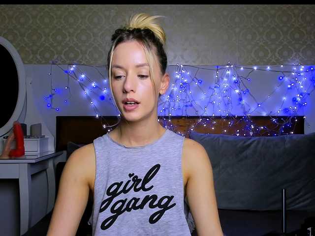 MiaBeeX live cam on BongaCams