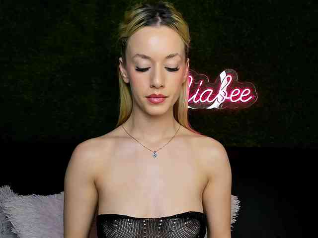 MiaBeeX