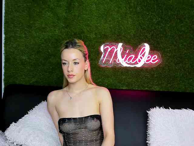 MiaBeeX