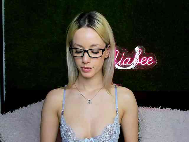 MiaBeeX webcam