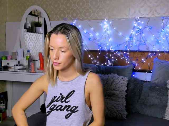 MiaBeeX's webcam live show
