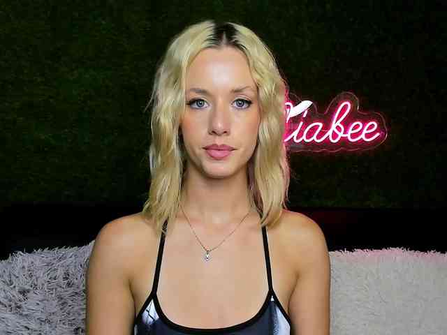 MiaBeeX