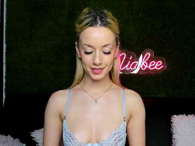 MiaBeeX