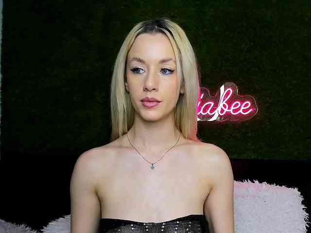 MiaBeeX
