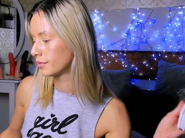 MiaBeeX's webcam live show