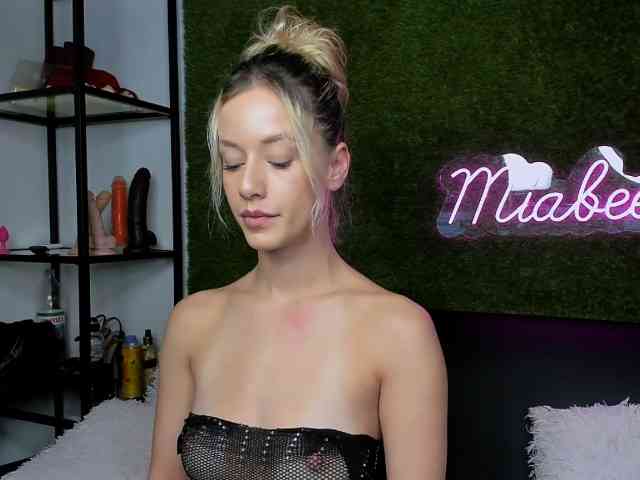 MiaBeeX