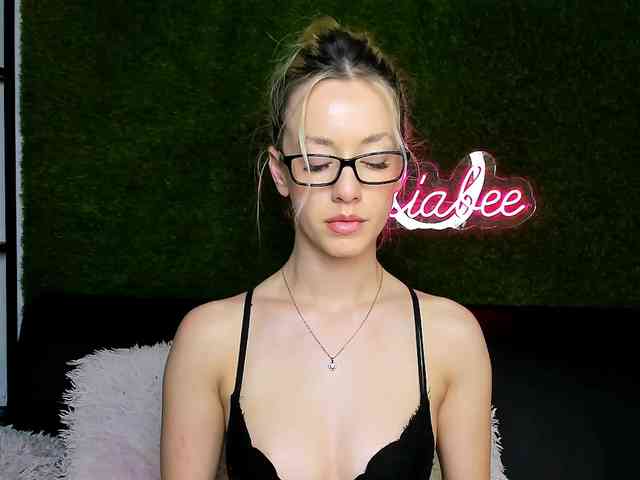 MiaBeeX MiaBeeX