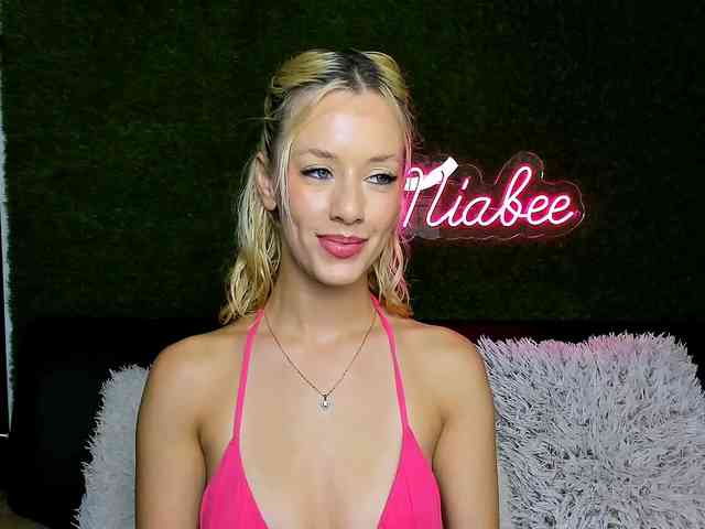 MiaBeeX