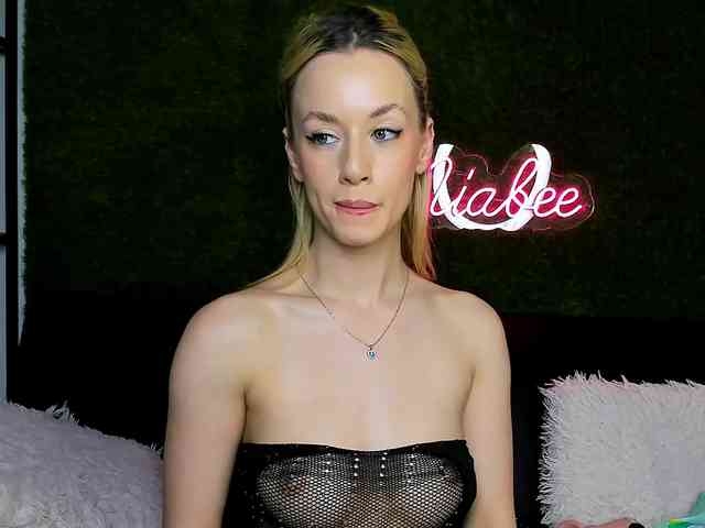 MiaBeeX