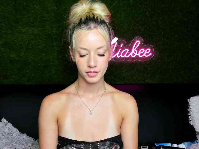 MiaBeeX webcam