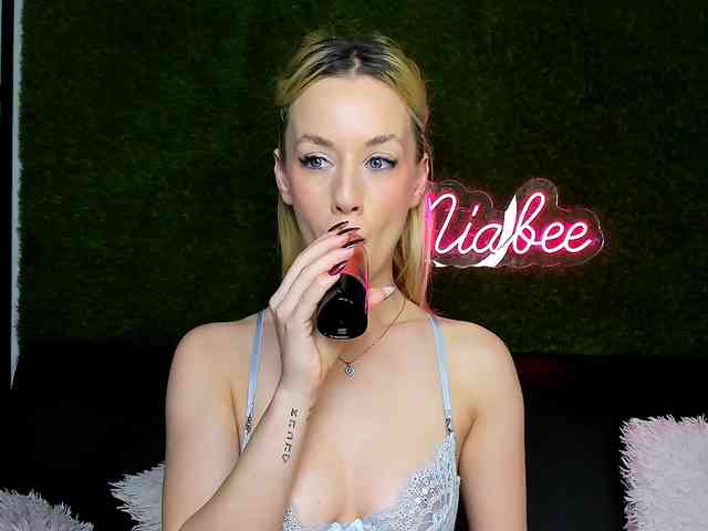 MiaBeeX