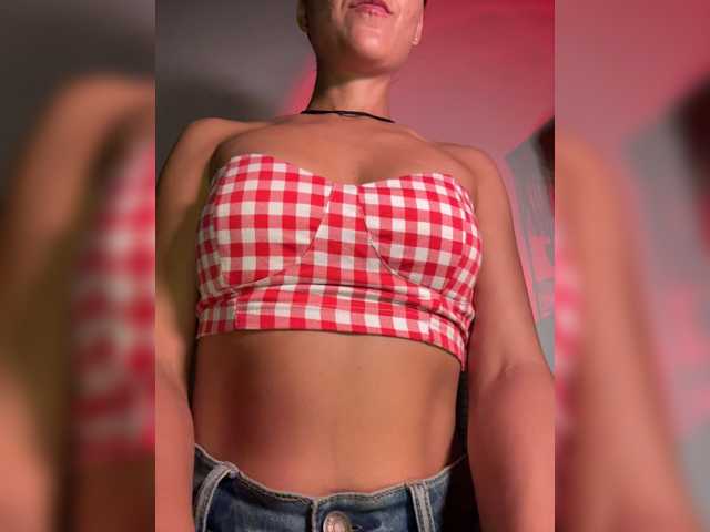 Malisha8 live cam on BongaCams