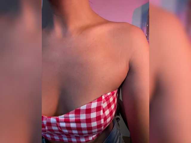 Malisha8 live cam on BongaCams
