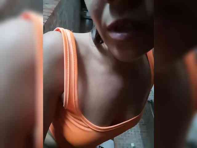 Malisha8's cam show statistics and live stream