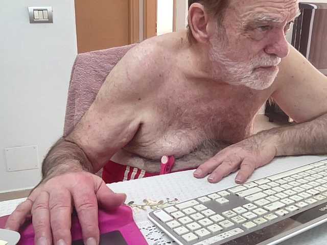 coach-karl — live male cam