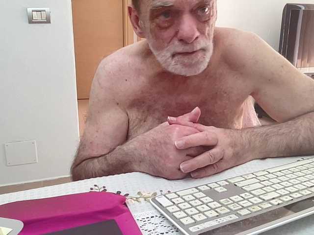 coach-karl — live male cam