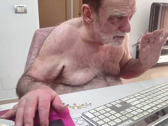 coach-karl — live male cam