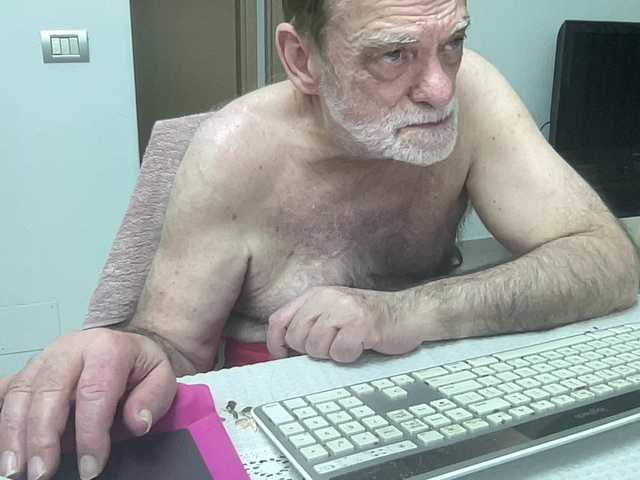 coach-karl — live male cam