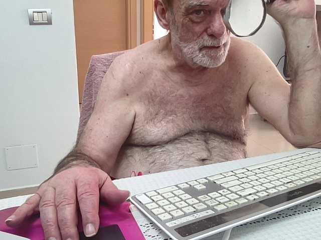 coach-karl — live male cam