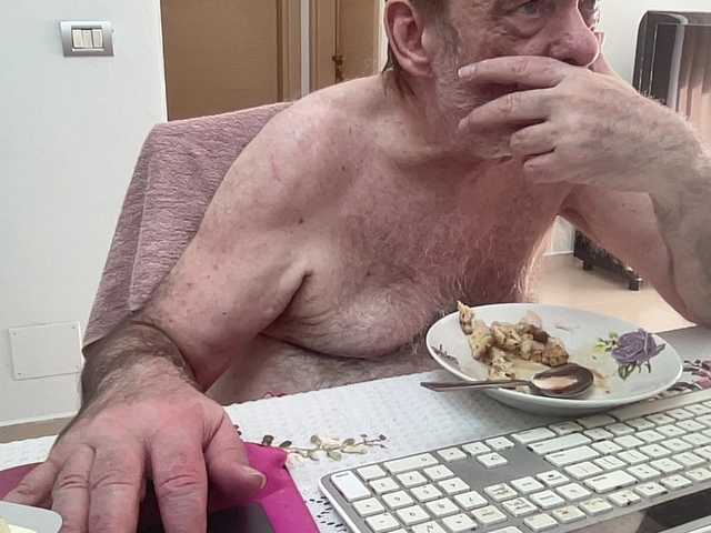 coach-karl — live male cam