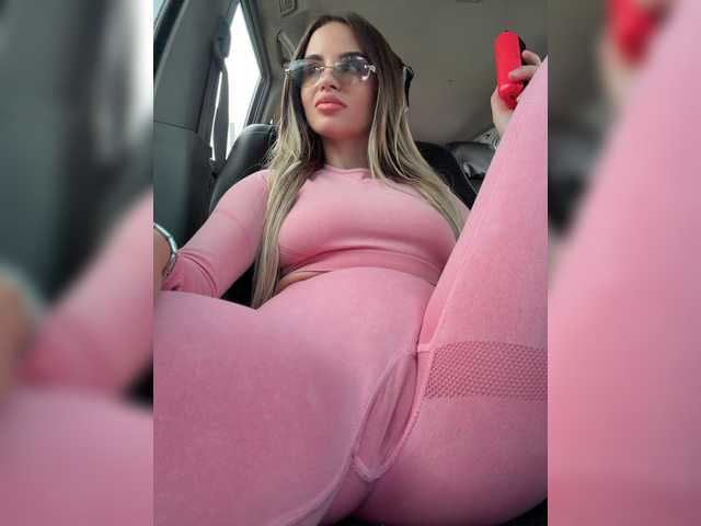 LedyMiya live webcam show