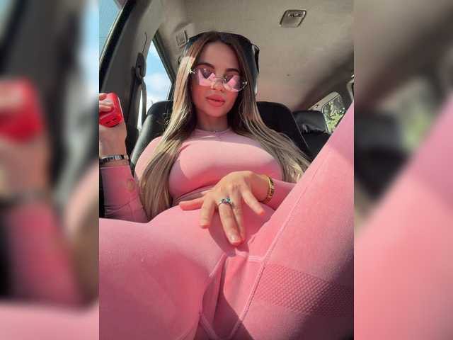 LedyMiya live webcam show