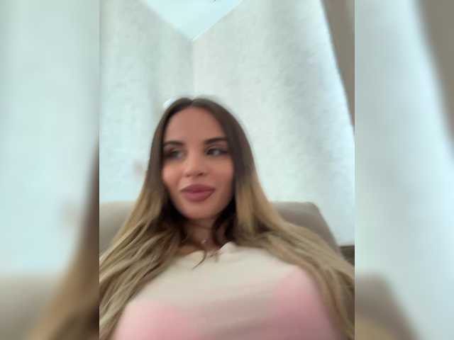 LedyMiya chat room