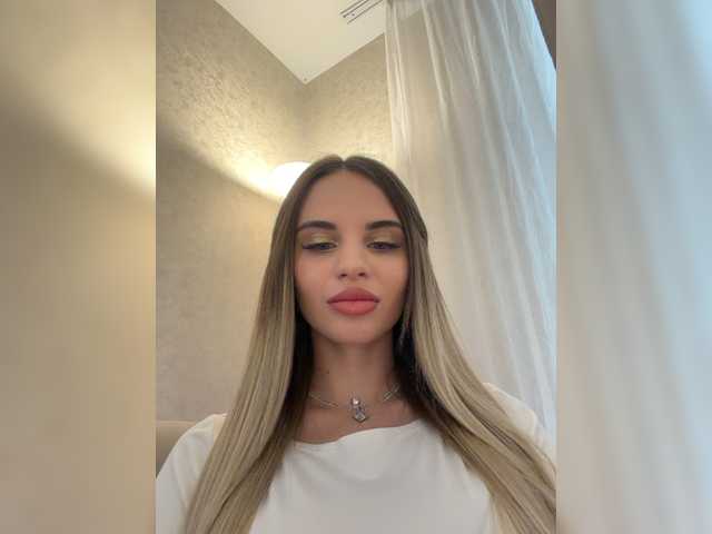 LedyMiya live cam