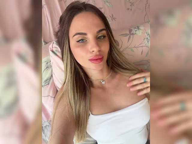 LedyMiya live cam