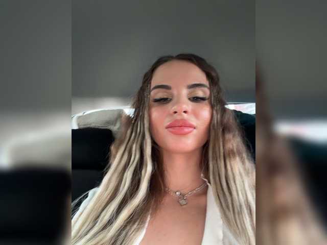 LedyMiya, en vivo ahora en BongaCams