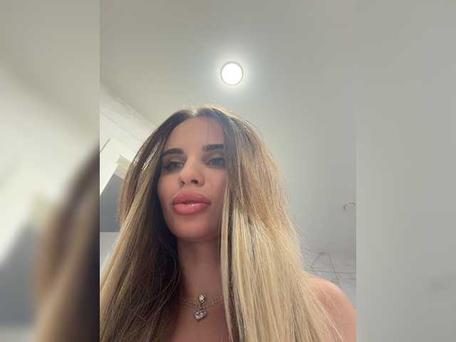 LedyMiya live cam on BongaCams