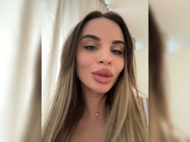 LedyMiya live cam on BongaCams
