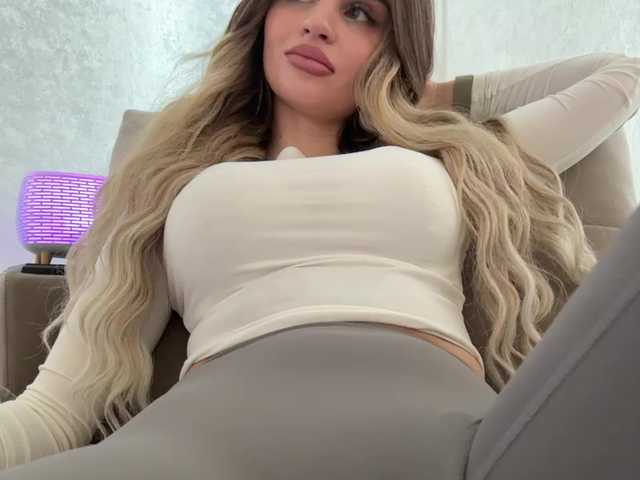  LedyMiya chat room