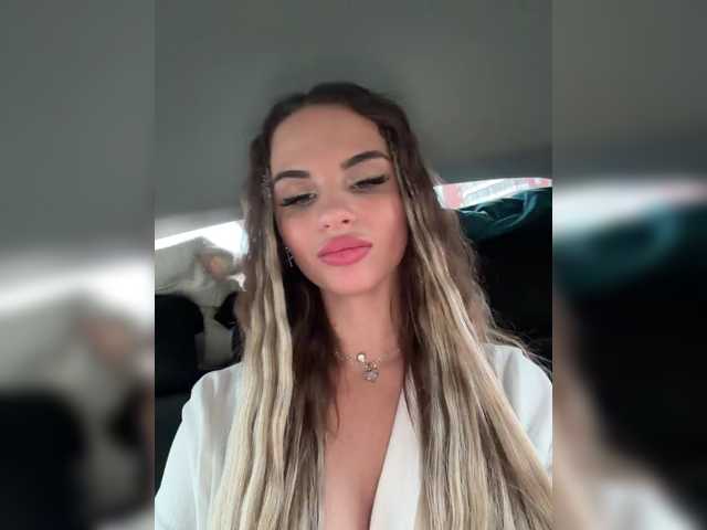 LedyMiya, en directo ahora en BongaCams