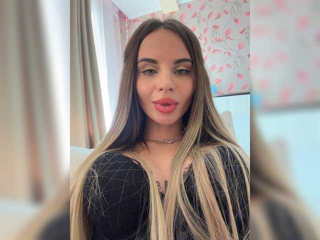 LedyMiya live cam on BongaCams