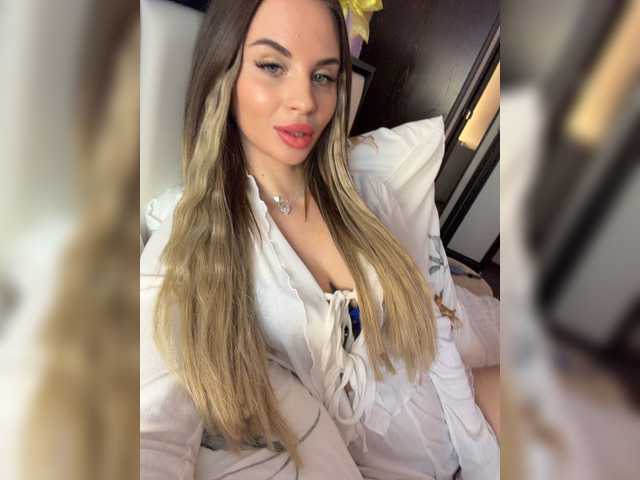 LedyMiya live cam