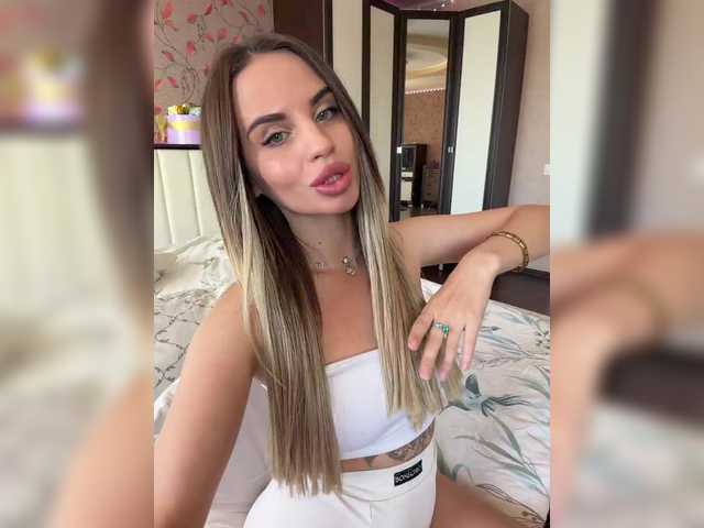 LedyMiya live cam on BongaCams