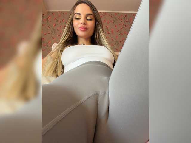 LedyMiya live cam on BongaCams