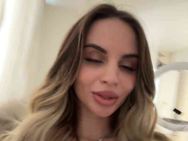 LedyMiya webcam