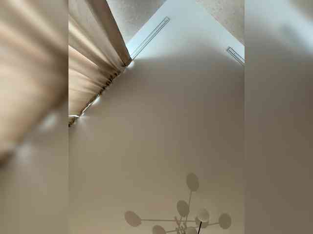 LedyMiya webcam