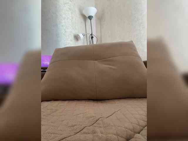 LedyMiya webcam