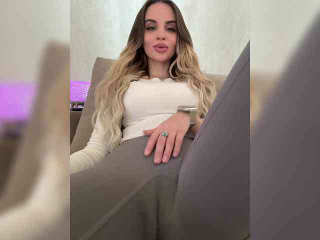 LedyMiya webcam