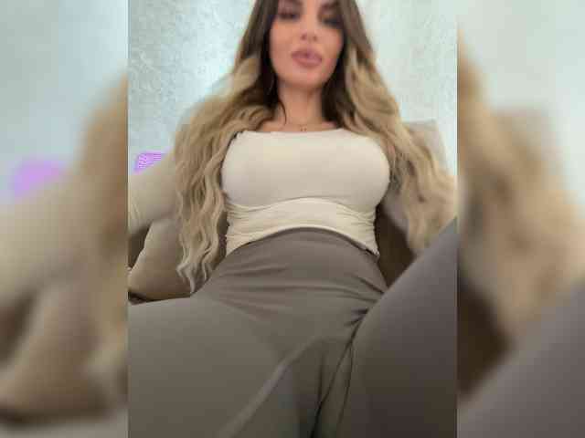 LedyMiya webcam