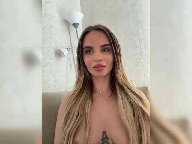 LedyMiya Live Webcam on BongaCams