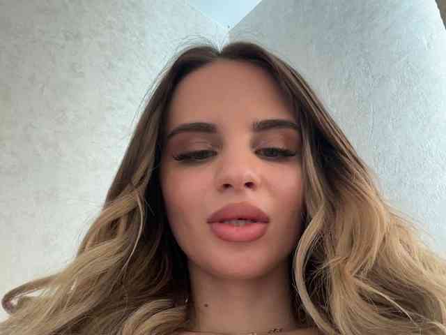 LedyMiya webcam