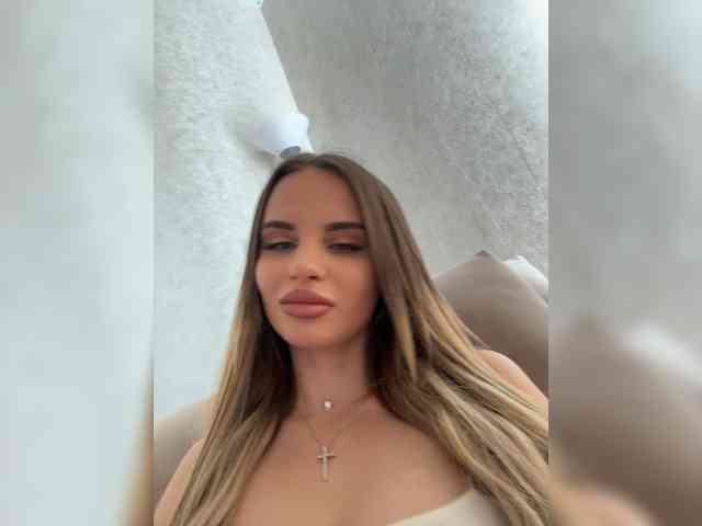 LedyMiya webcam