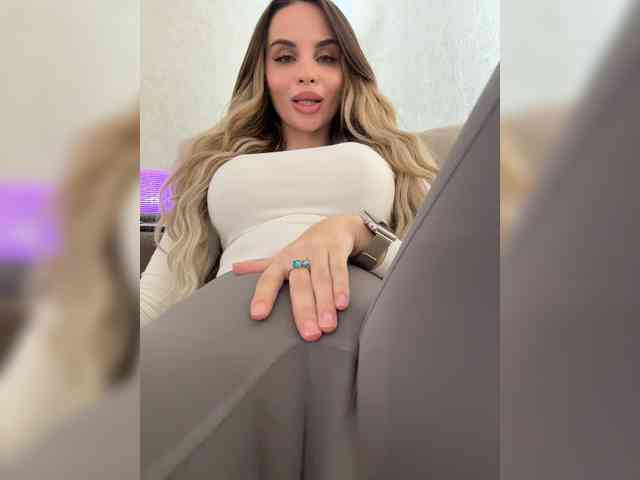 LedyMiya webcam